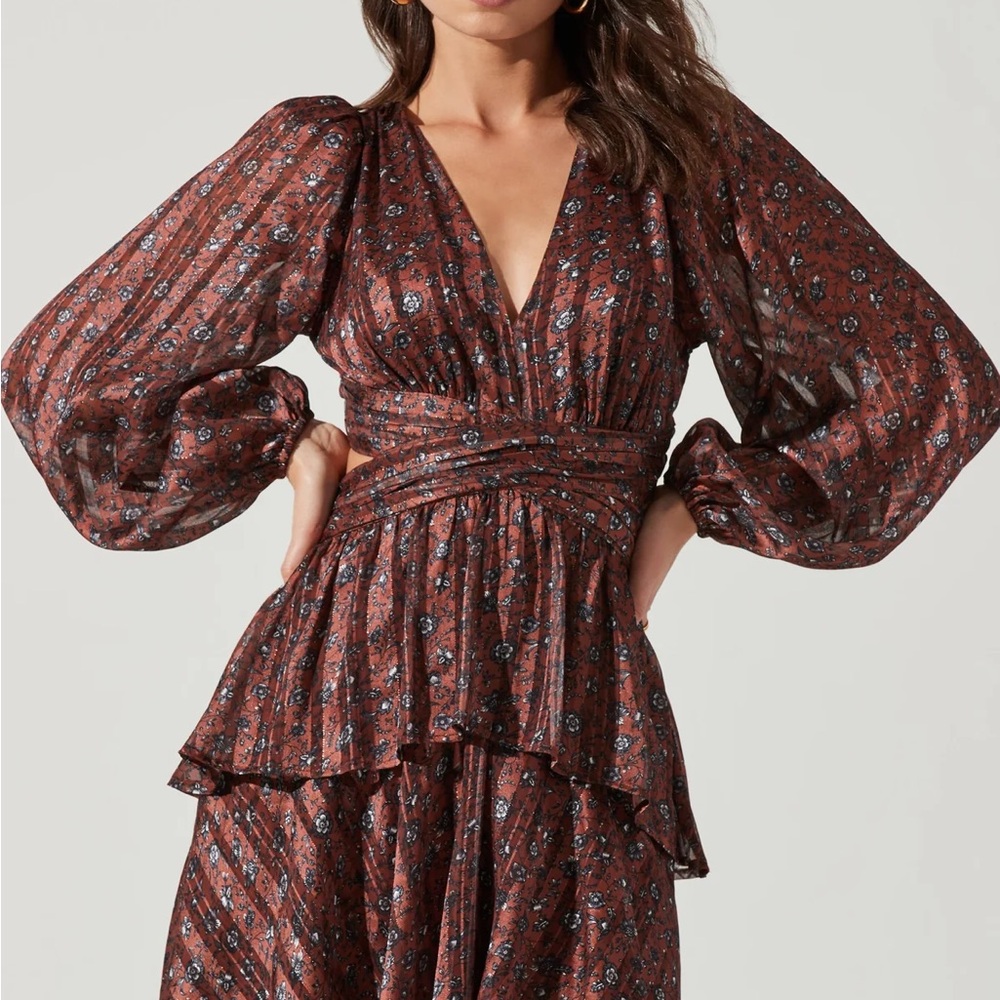 ASTR The Label Anora Maxi Dress XS Copper Floral Tiered Open Back Wedding Guest - Picture 8 of 12